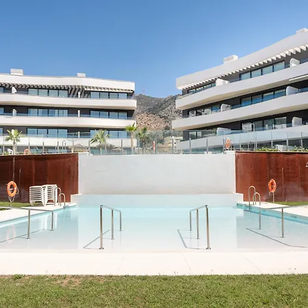 Apartament Stylish 2br Pool & Balcony *