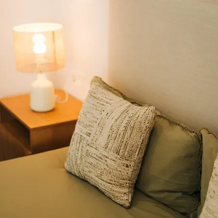 Stylish 2br Pool & Balcony Apartament