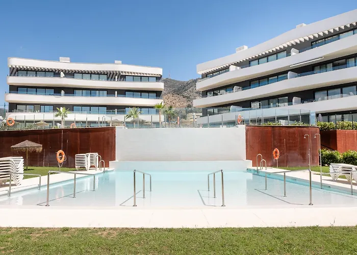 Apartament Stylish 2br Pool & Balcony *