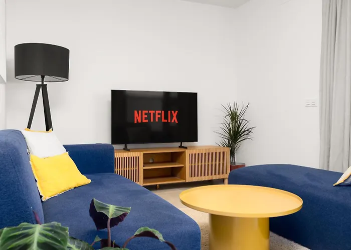 Stylish 2br Pool & Balcony