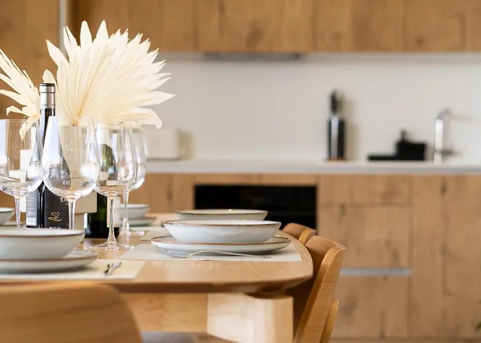 Apartament Stylish 2br Pool & Balcony *