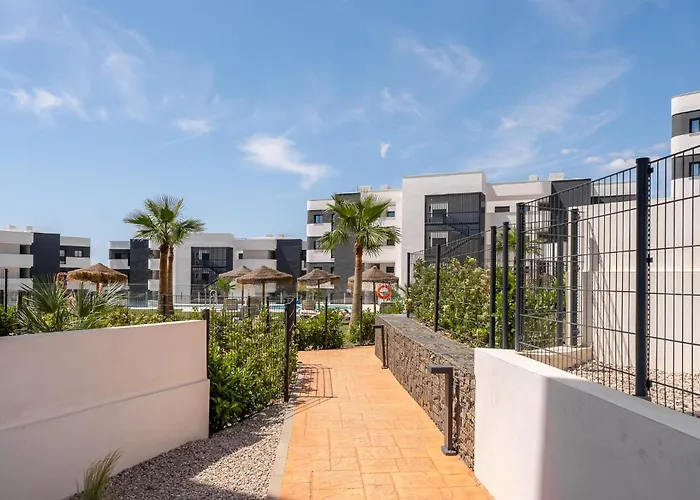 Stylish 2br Pool & Balcony Apartament *