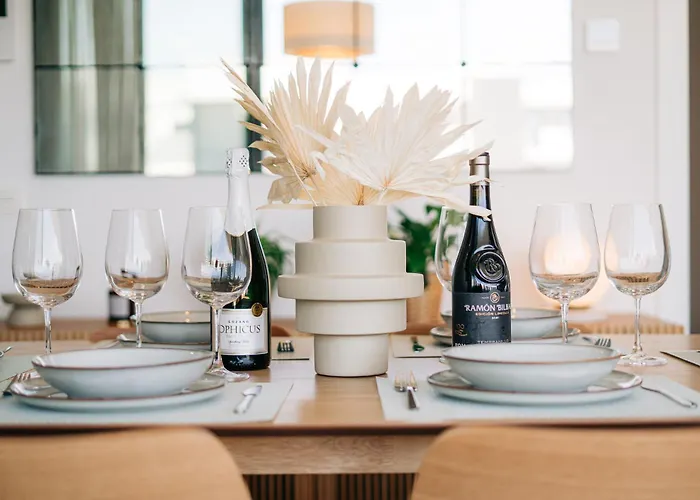 Apartament Stylish 2br Pool & Balcony *