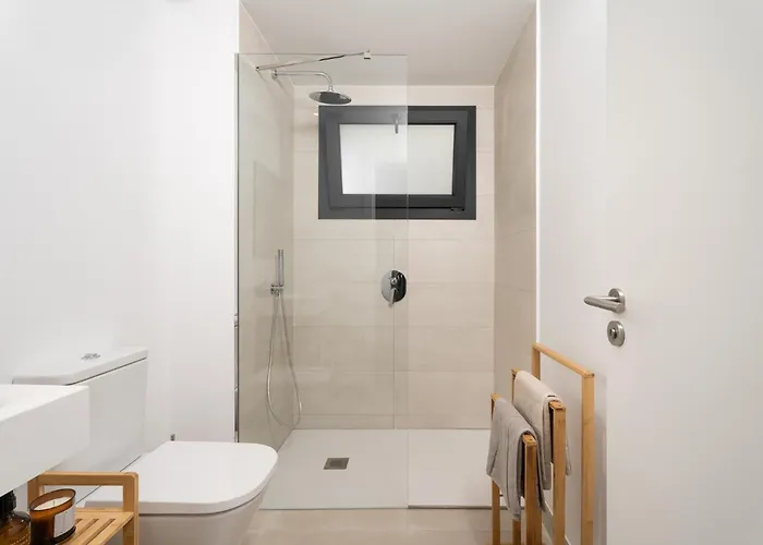 Stylish 2br Pool & Balcony Apartament *