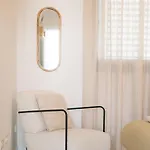Stylish 2br Pool & Balcony *
