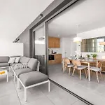 Stylish 2br Pool & Balcony Апартаменти *