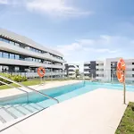 Stylish 2br Pool & Balcony Апартаменти *