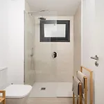 Stylish 2br Pool & Balcony Апартаменти *