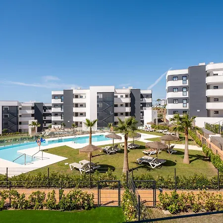 Stylish 2br Pool & Balcony Апартаменти *