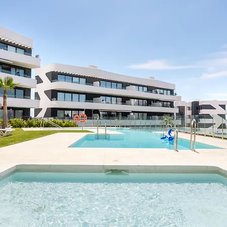 Stylish 2br Pool & Balcony Apartment