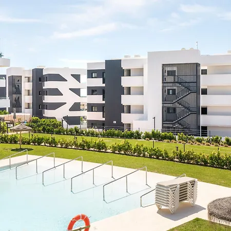 Stylish 2br Pool & Balcony Апартаменти *