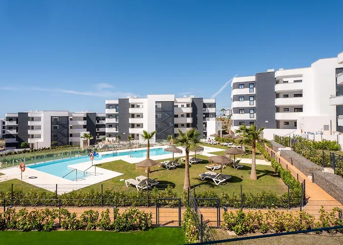 Stylish 2br Pool & Balcony Апартаменты *