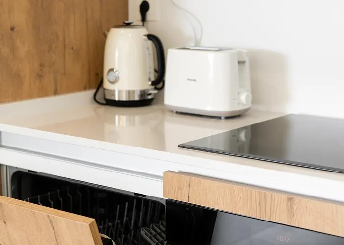 Stylish 2br Pool & Balcony Апартаменты *