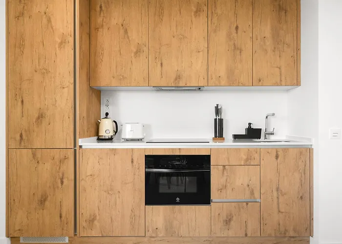 Апартаменты Stylish 2br Pool & Balcony Фуэнхирола