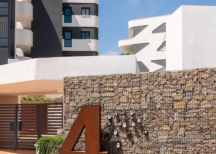 Stylish 2br Pool & Balcony Фуэнхирола