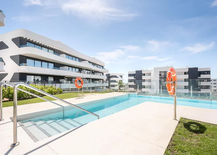 Stylish 2br Pool & Balcony Апартаменты *