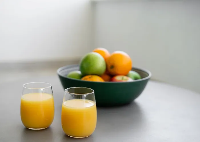 Апартаменты Stylish 2br Pool & Balcony Фуэнхирола