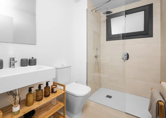 Stylish 2br Pool & Balcony Фуэнхирола