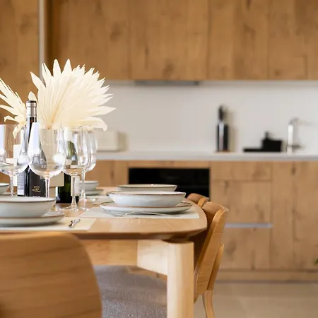 Апартаменты Stylish 2br Pool & Balcony *